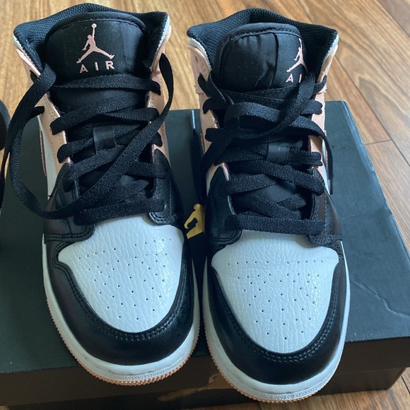 Air Jordan 1 Mid - Picture 4 of 6